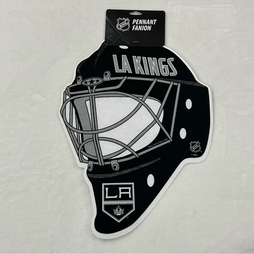 Los Angeles LA Kings NHL Hockey Goalie Mask Helmet Felt Pennant Banner Flag 18”